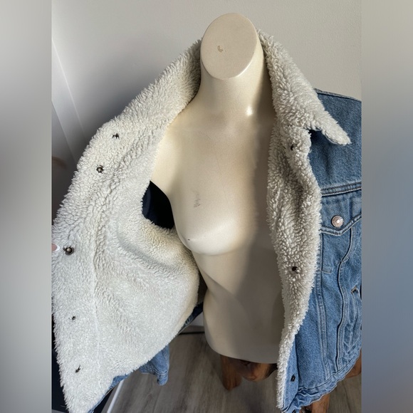 Levi’s Denim & Sherpa Warm Vintage Style Trucker Jean Jacket Size Medium - Picture 7 of 11